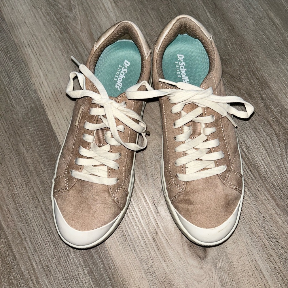 DR Scholl’s sneaker